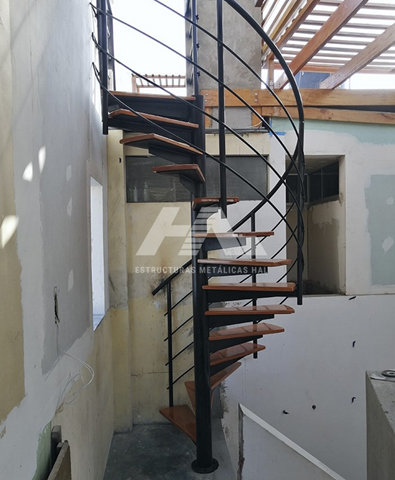 Escaleras Compensadas de Diseño Caracol – Estructuras Metálicas HAL